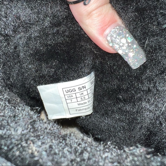 Black UGG Classic II Short - Picture 3 of 7